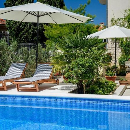 Palace Schoen Milesi - Esense Of Prestige - Private Pool - Free Parking - Old Money Style Luxury Rooms - Walking Distance To The Old Town, The Beach And All Amenities - Buralux Properties Split Zewnętrze zdjęcie