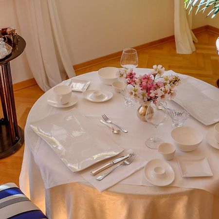 Palace Schoen Milesi - Esense Of Prestige - Private Pool - Free Parking - Old Money Style Luxury Rooms - Walking Distance To The Old Town, The Beach And All Amenities - Buralux Properties Split Zewnętrze zdjęcie