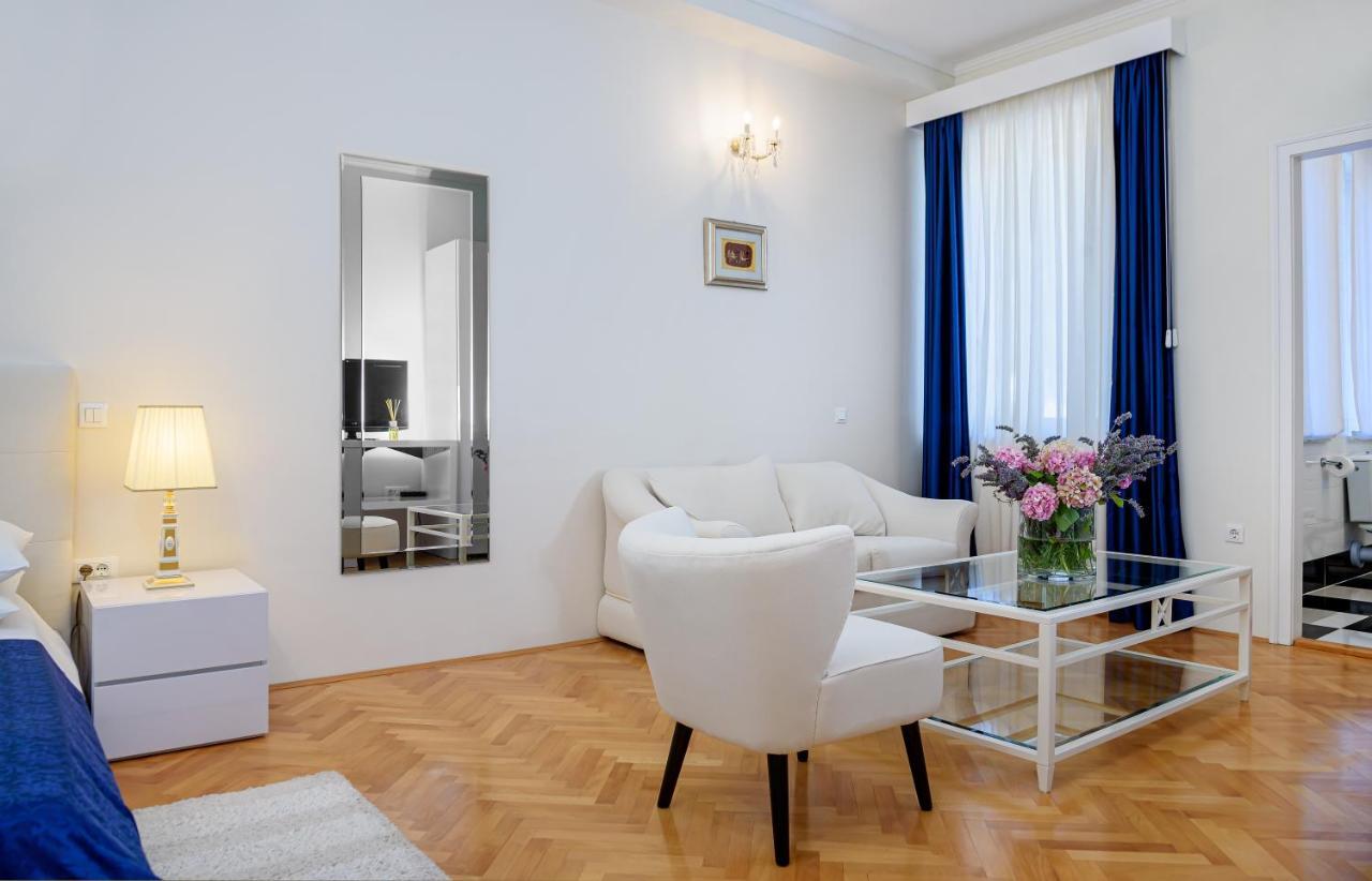 Palace Schoen Milesi - Esense Of Prestige - Private Pool - Free Parking - Old Money Style Luxury Rooms - Walking Distance To The Old Town, The Beach And All Amenities - Buralux Properties Split Zewnętrze zdjęcie
