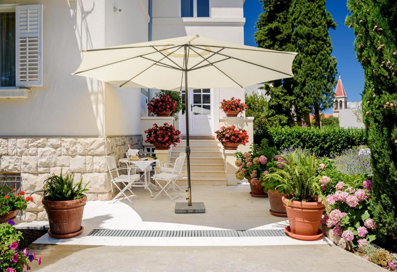 Palace Schoen Milesi - Esense Of Prestige - Private Pool - Free Parking - Old Money Style Luxury Rooms - Walking Distance To The Old Town, The Beach And All Amenities - Buralux Properties Split Zewnętrze zdjęcie