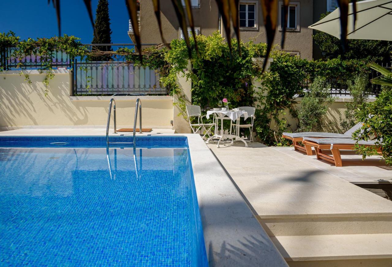 Palace Schoen Milesi - Esense Of Prestige - Private Pool - Free Parking - Old Money Style Luxury Rooms - Walking Distance To The Old Town, The Beach And All Amenities - Buralux Properties Split Zewnętrze zdjęcie