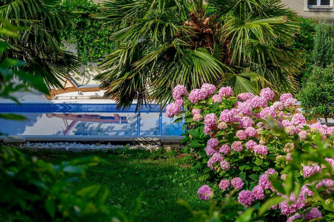 Palace Schoen Milesi - Esense Of Prestige - Private Pool - Free Parking - Old Money Style Luxury Rooms - Walking Distance To The Old Town, The Beach And All Amenities - Buralux Properties Split Zewnętrze zdjęcie