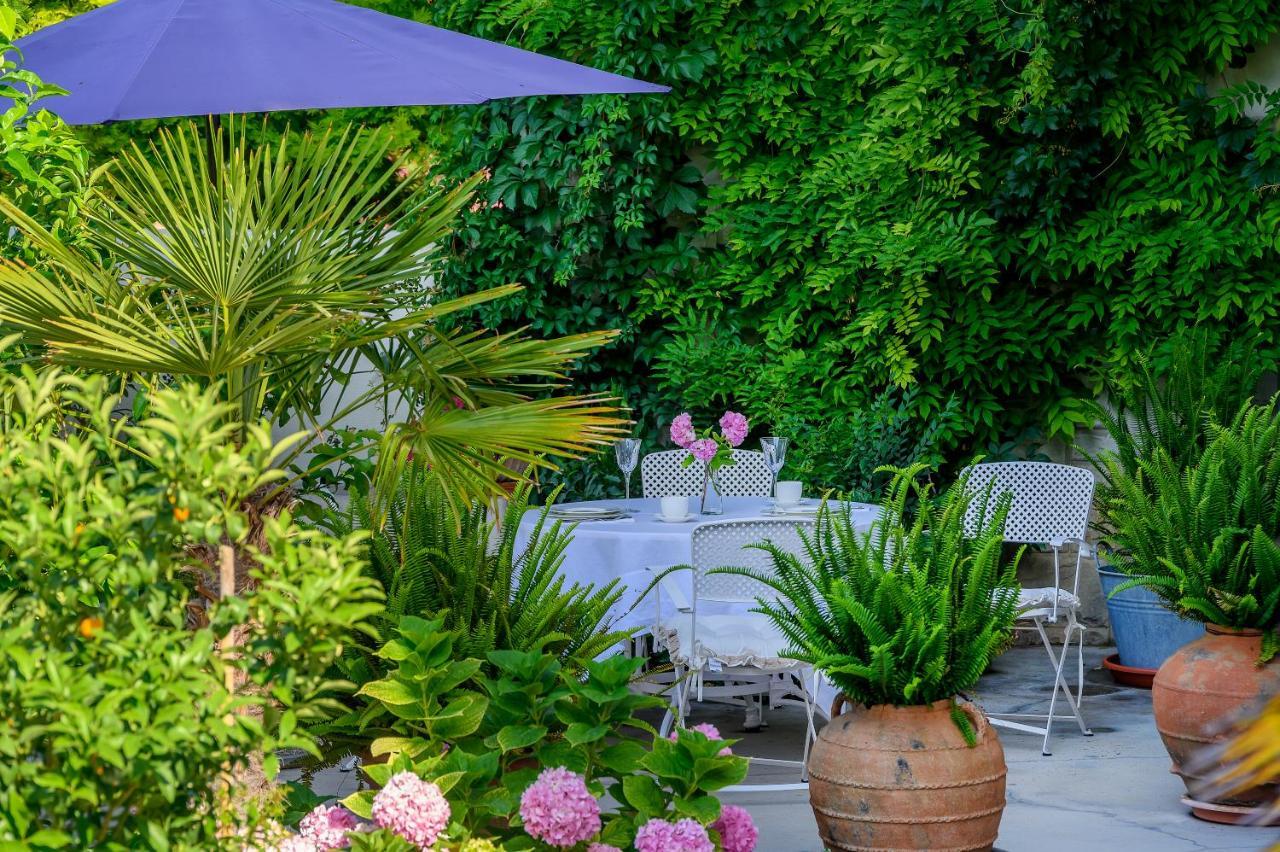 Palace Schoen Milesi - Esense Of Prestige - Private Pool - Free Parking - Old Money Style Luxury Rooms - Walking Distance To The Old Town, The Beach And All Amenities - Buralux Properties Split Zewnętrze zdjęcie