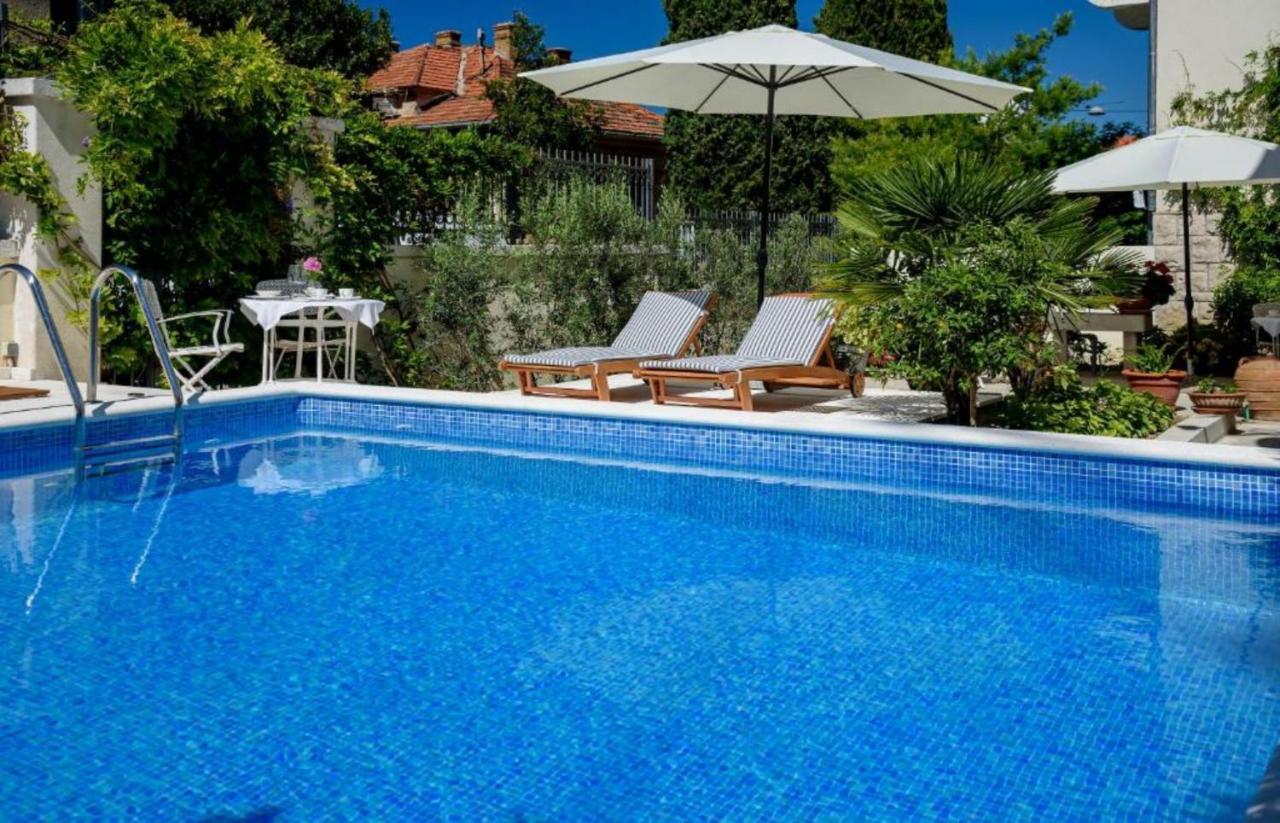 Palace Schoen Milesi - Esense Of Prestige - Private Pool - Free Parking - Old Money Style Luxury Rooms - Walking Distance To The Old Town, The Beach And All Amenities - Buralux Properties Split Zewnętrze zdjęcie