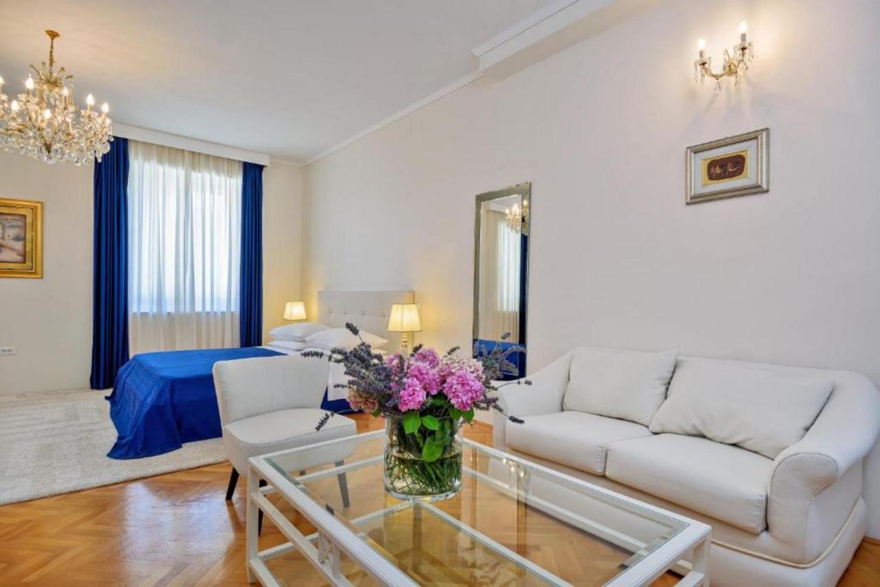 Palace Schoen Milesi - Esense Of Prestige - Private Pool - Free Parking - Old Money Style Luxury Rooms - Walking Distance To The Old Town, The Beach And All Amenities - Buralux Properties Split Zewnętrze zdjęcie