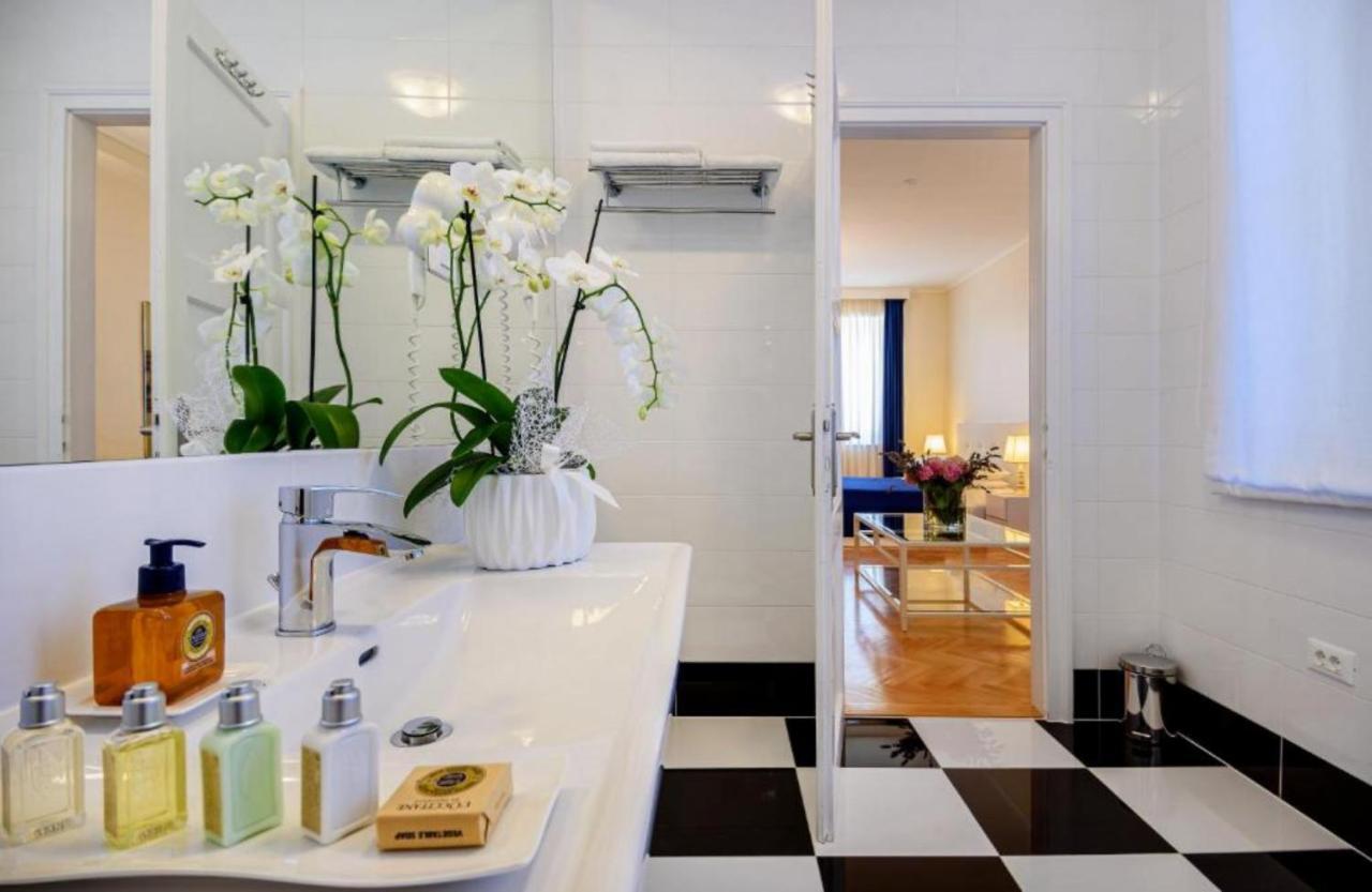 Palace Schoen Milesi - Esense Of Prestige - Private Pool - Free Parking - Old Money Style Luxury Rooms - Walking Distance To The Old Town, The Beach And All Amenities - Buralux Properties Split Zewnętrze zdjęcie