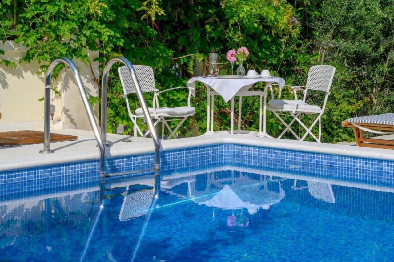 Palace Schoen Milesi - Esense Of Prestige - Private Pool - Free Parking - Old Money Style Luxury Rooms - Walking Distance To The Old Town, The Beach And All Amenities - Buralux Properties Split Zewnętrze zdjęcie