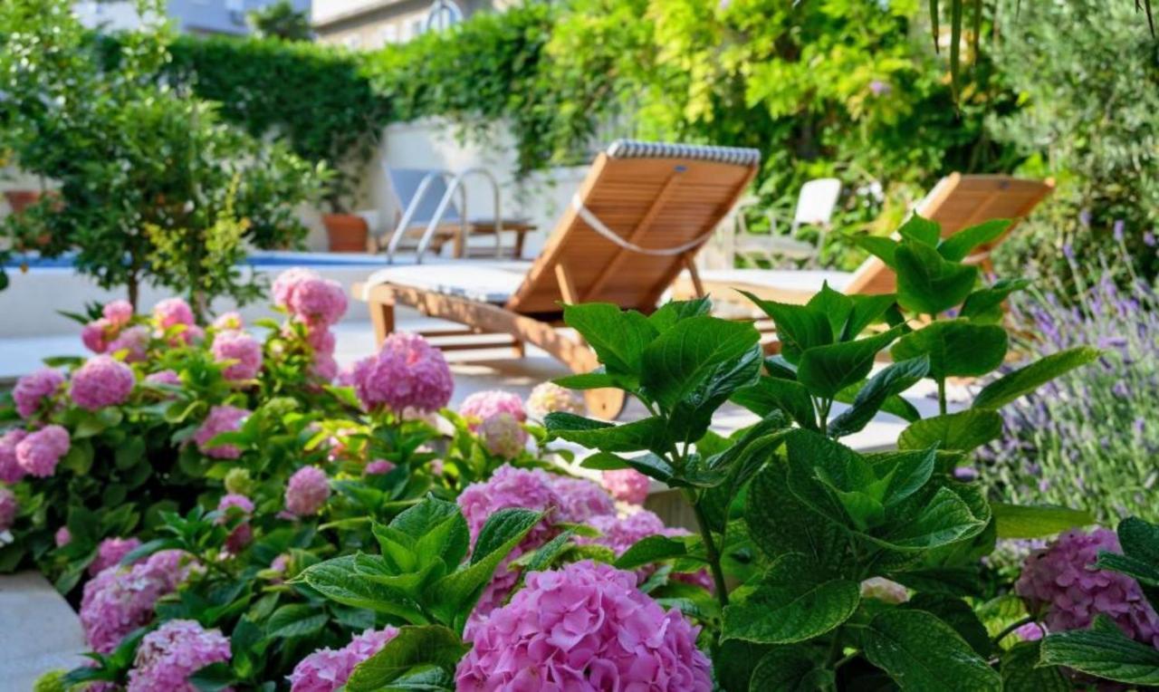 Palace Schoen Milesi - Esense Of Prestige - Private Pool - Free Parking - Old Money Style Luxury Rooms - Walking Distance To The Old Town, The Beach And All Amenities - Buralux Properties Split Zewnętrze zdjęcie