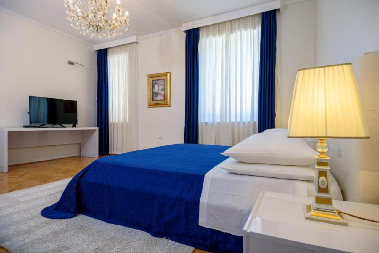 Palace Schoen Milesi - Esense Of Prestige - Private Pool - Free Parking - Old Money Style Luxury Rooms - Walking Distance To The Old Town, The Beach And All Amenities - Buralux Properties Split Zewnętrze zdjęcie