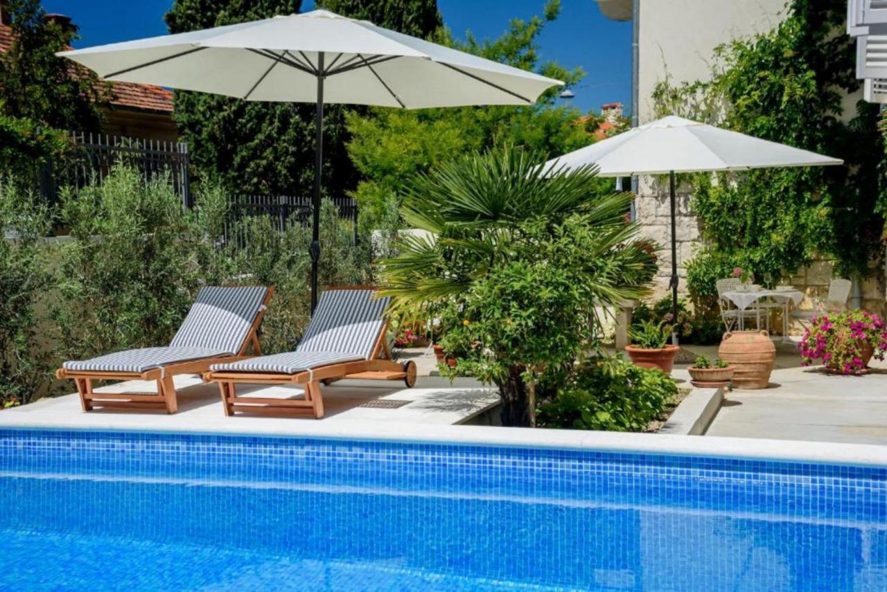 Palace Schoen Milesi - Esense Of Prestige - Private Pool - Free Parking - Old Money Style Luxury Rooms - Walking Distance To The Old Town, The Beach And All Amenities - Buralux Properties Split Zewnętrze zdjęcie