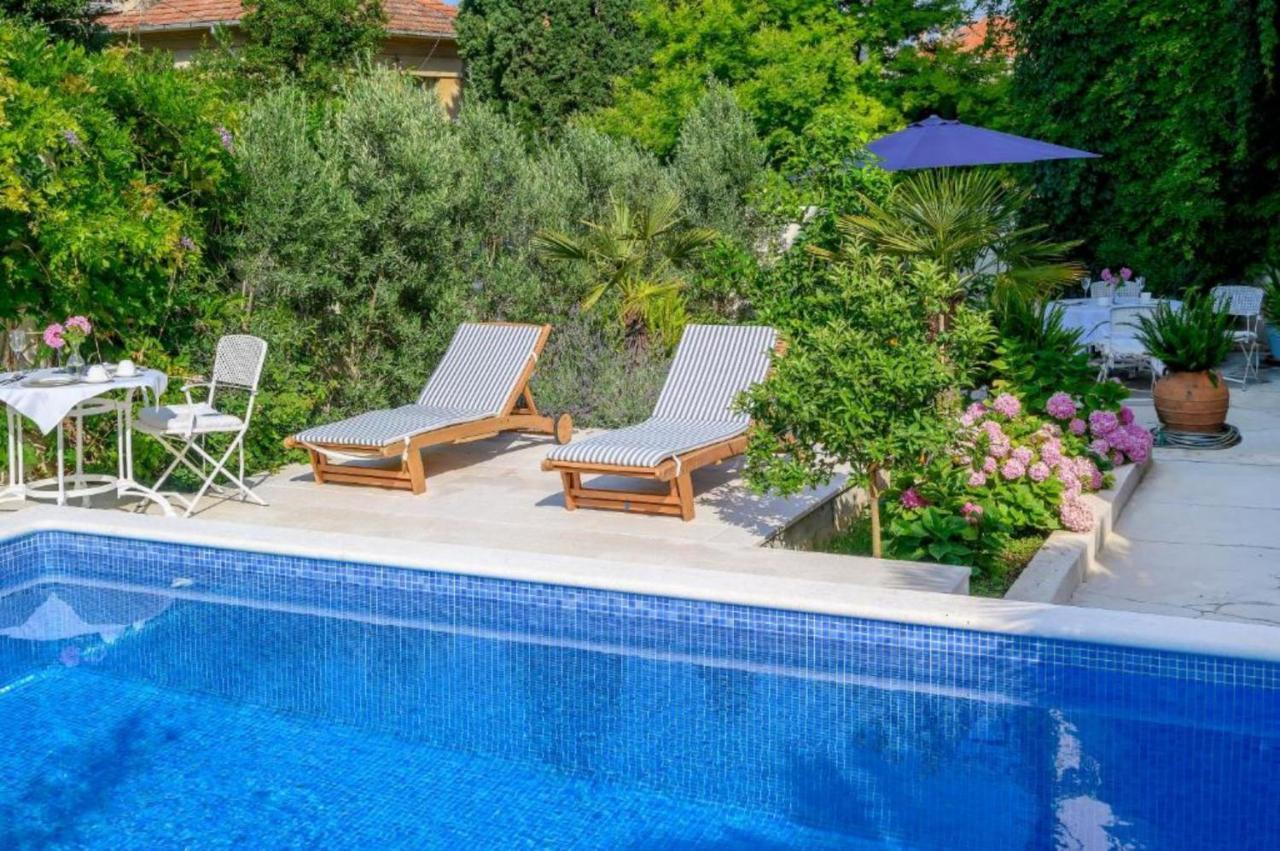 Palace Schoen Milesi - Esense Of Prestige - Private Pool - Free Parking - Old Money Style Luxury Rooms - Walking Distance To The Old Town, The Beach And All Amenities - Buralux Properties Split Zewnętrze zdjęcie