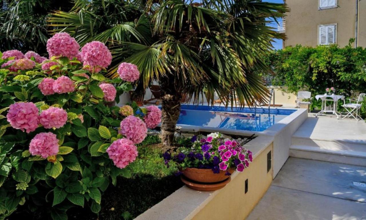 Palace Schoen Milesi - Esense Of Prestige - Private Pool - Free Parking - Old Money Style Luxury Rooms - Walking Distance To The Old Town, The Beach And All Amenities - Buralux Properties Split Zewnętrze zdjęcie