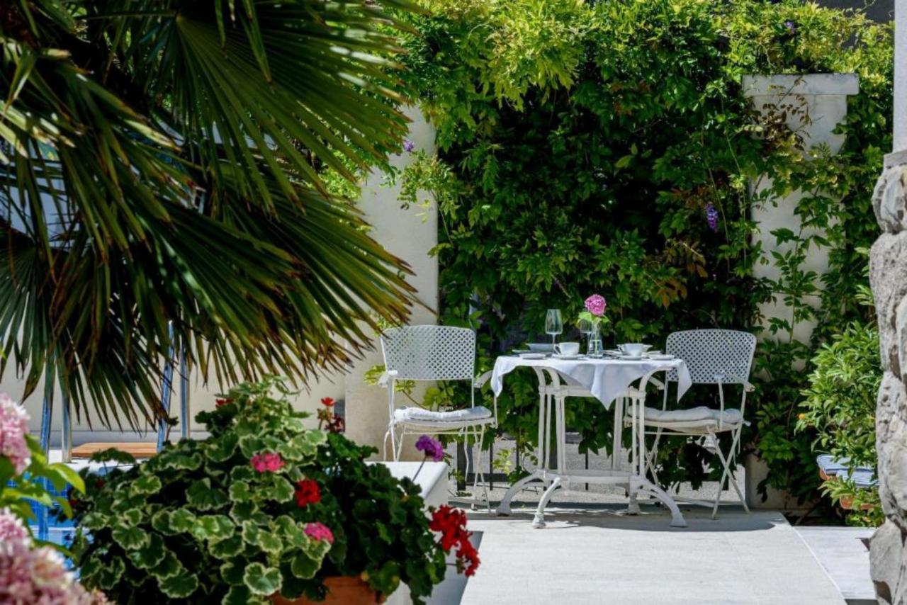 Palace Schoen Milesi - Esense Of Prestige - Private Pool - Free Parking - Old Money Style Luxury Rooms - Walking Distance To The Old Town, The Beach And All Amenities - Buralux Properties Split Zewnętrze zdjęcie