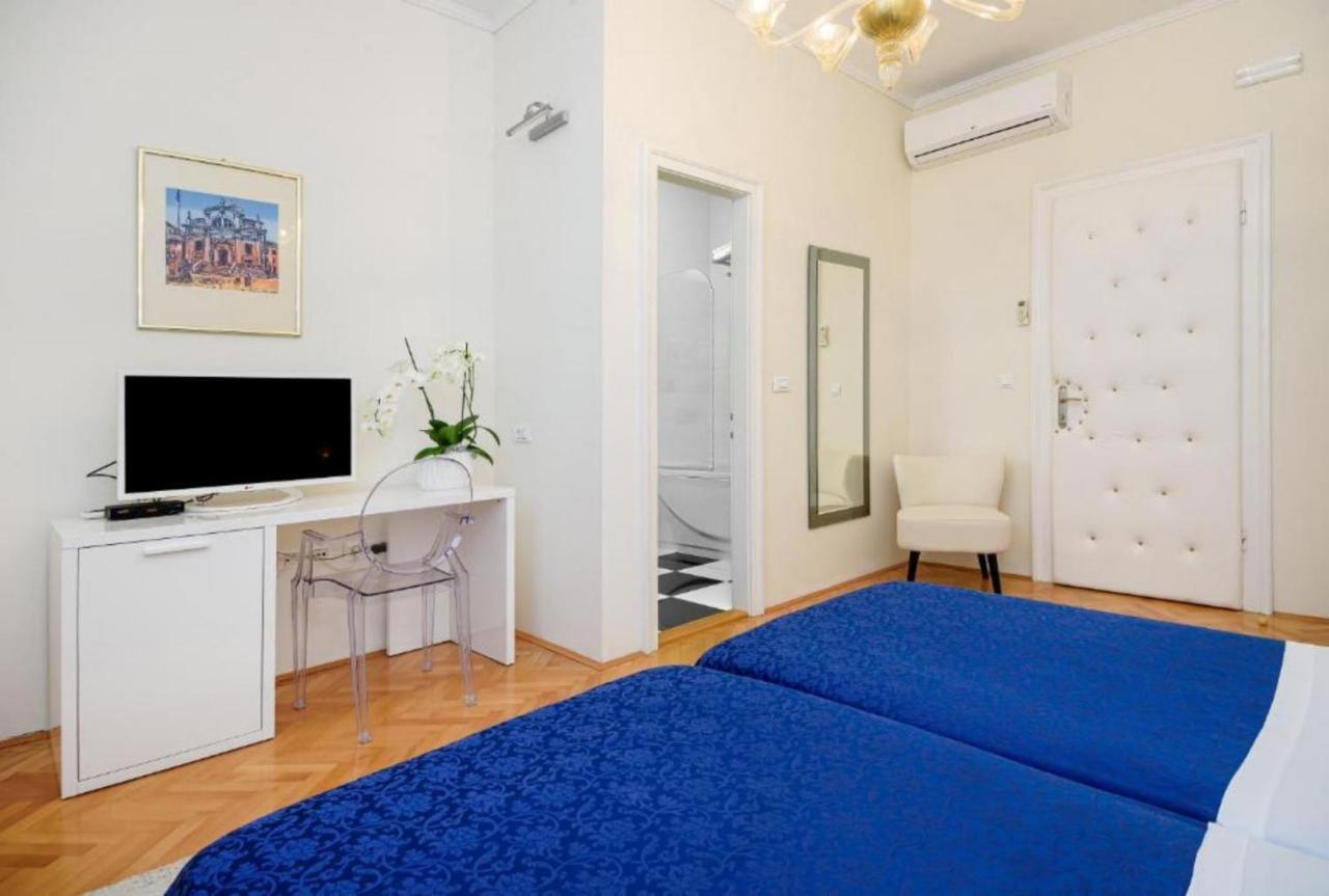 Palace Schoen Milesi - Esense Of Prestige - Private Pool - Free Parking - Old Money Style Luxury Rooms - Walking Distance To The Old Town, The Beach And All Amenities - Buralux Properties Split Zewnętrze zdjęcie