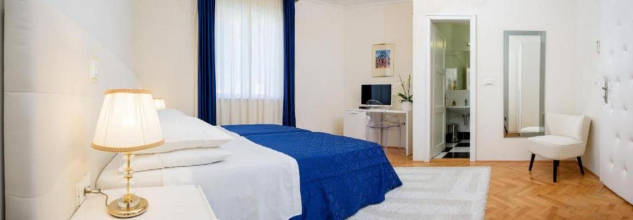 Palace Schoen Milesi - Esense Of Prestige - Private Pool - Free Parking - Old Money Style Luxury Rooms - Walking Distance To The Old Town, The Beach And All Amenities - Buralux Properties Split Zewnętrze zdjęcie